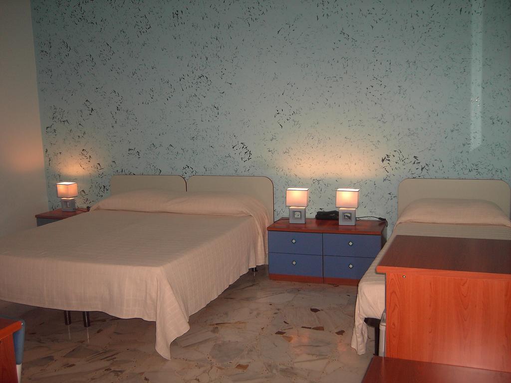 Etna Inn Motta SantʼAnastasia Habitación foto